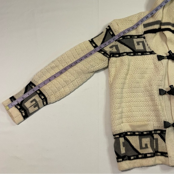Vintage Tundra Pure Virgin Wool Toggle Sweater Size Large - Picture 8 of 11